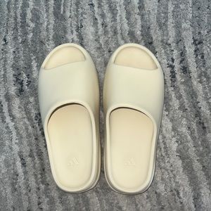 Men’s Yeezy slides